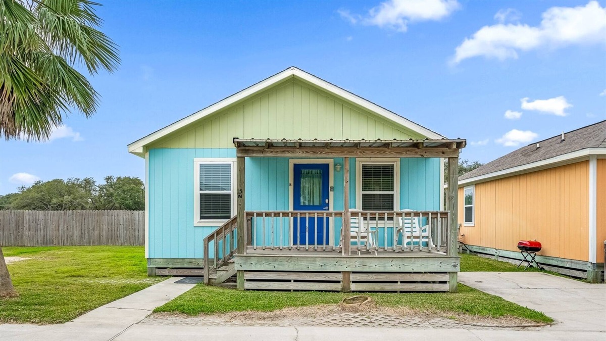 Rockport Cottage | The Cozy Pelican Cottage