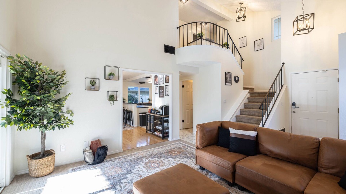 South Natomas House | The Cozy Sac-Pool/large yard & attractions nearby