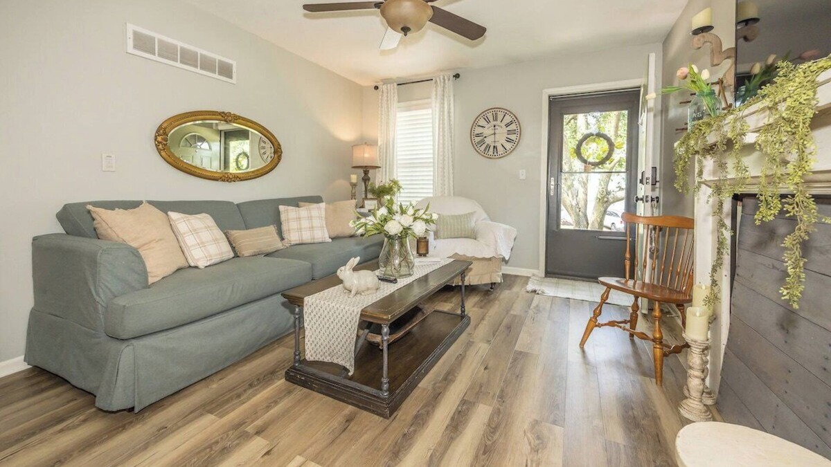Parkville House | The Cozy Stay In Parkville