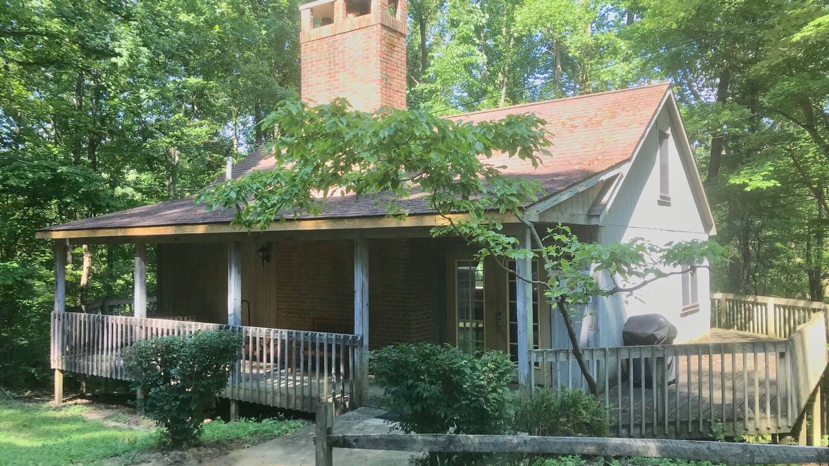 Lancaster Cabin | The Craft House - Cutest little Cabin you ever did see!