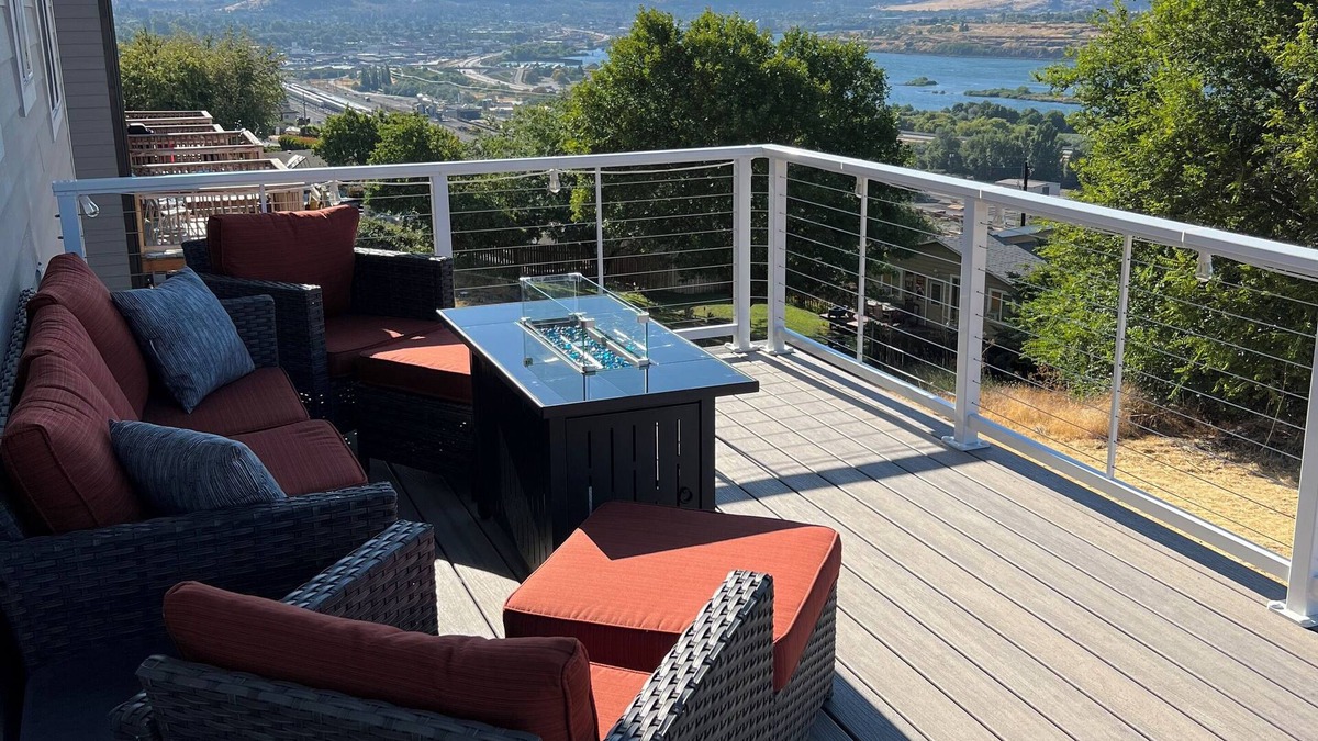 The Dalles House | The Crane’s View: Views, Hot Tub, Dog/Kid Friendly!