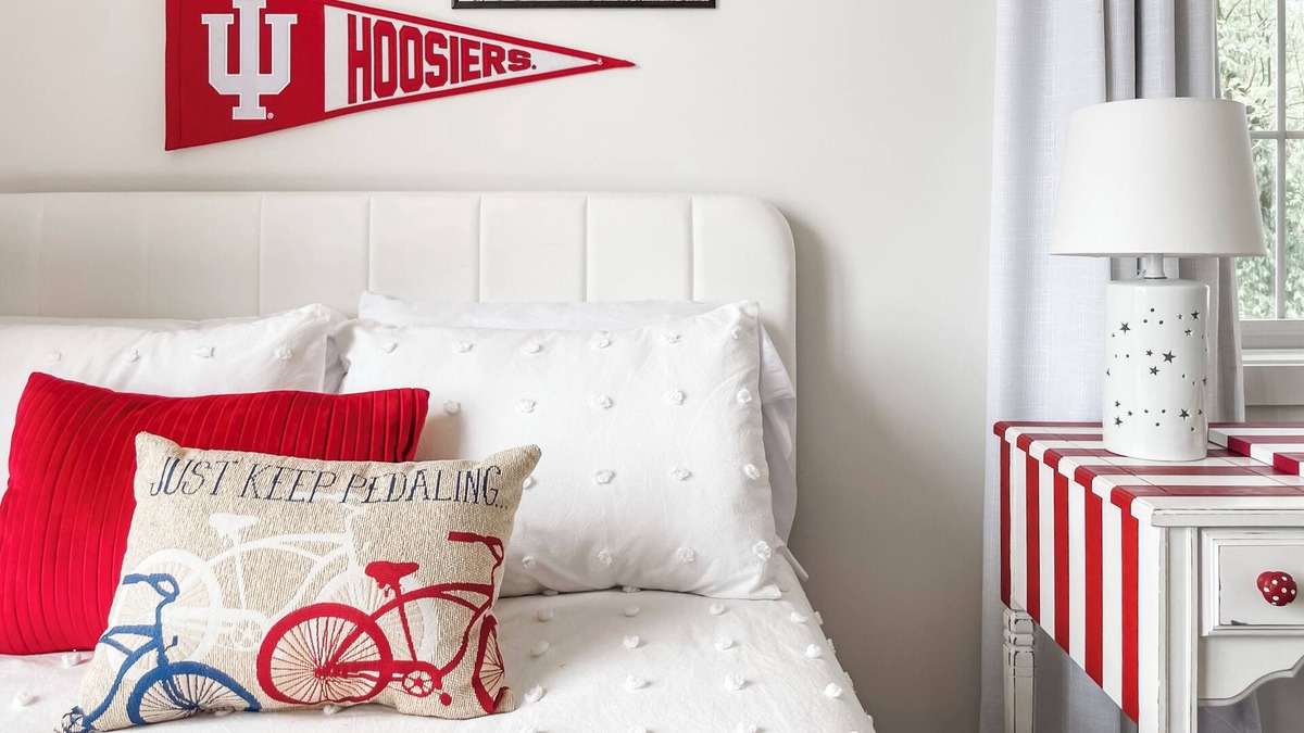Bloomington Condo | The Cream & Crimson Condo - Downtown: 2 Bedrooms, 2 Baths, Sleeps 5