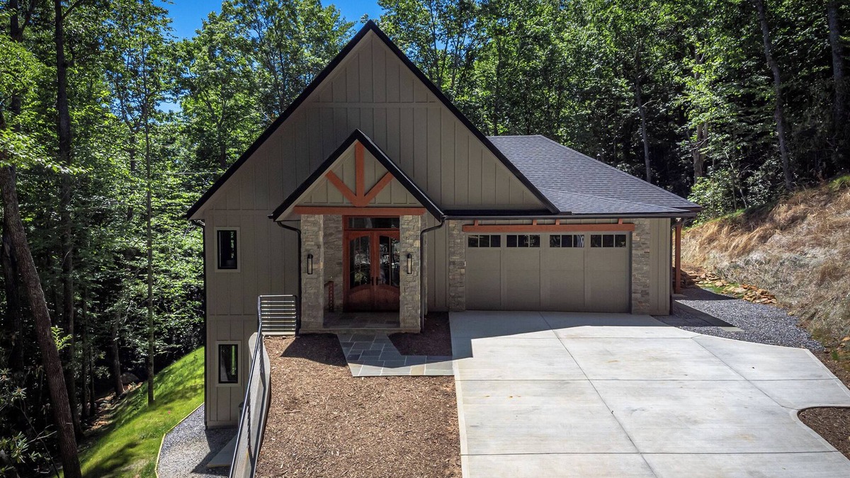 Laurel Ridge House | The Creeks of Serendipity | Luxury Pet-Friendly Home 10 Minutes from Black Mtn!