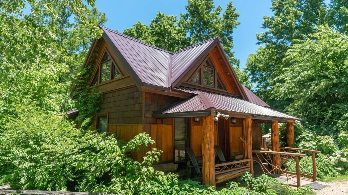 Ponca Condo | The Creekside Cabin