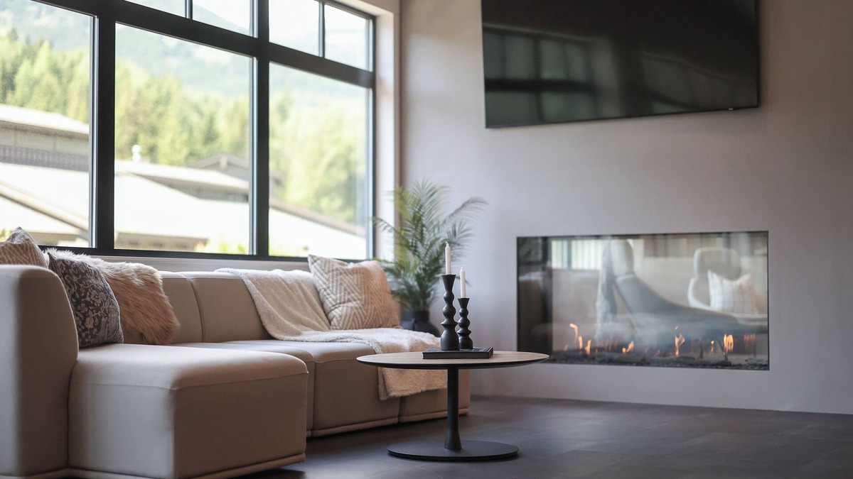 Rossland Apartment | The Crescent