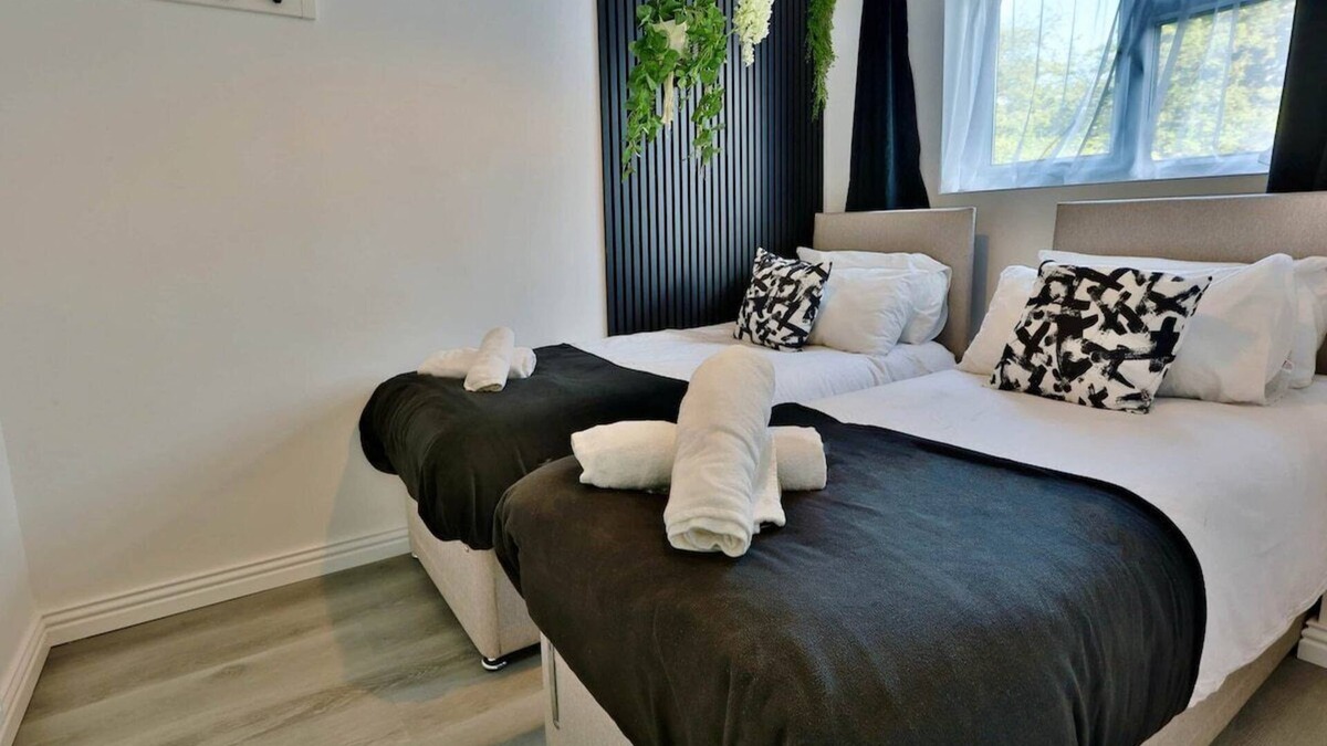 Croxley Green Apartment | The Crescent House by HKM Housing