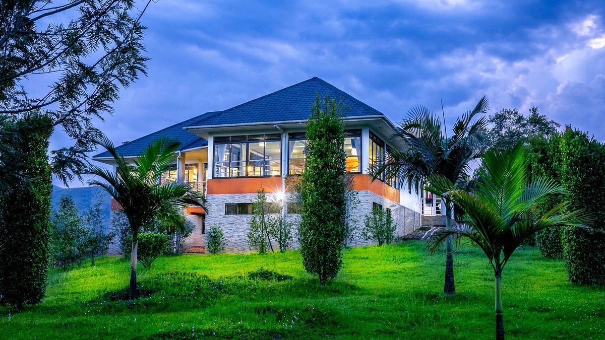Kyesero Hotel | THE CRESTED CRANE BWINDI HOTEL