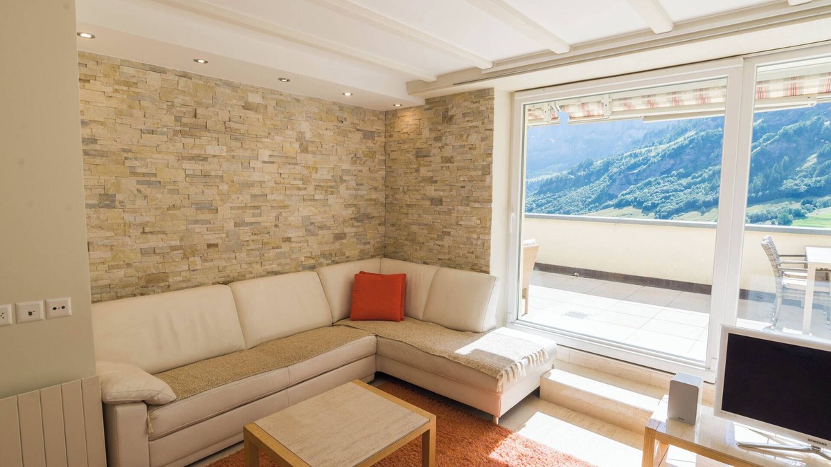 Leukerbad Apartment | The Cristal apartment house is situated in a quiet, sunny and central location