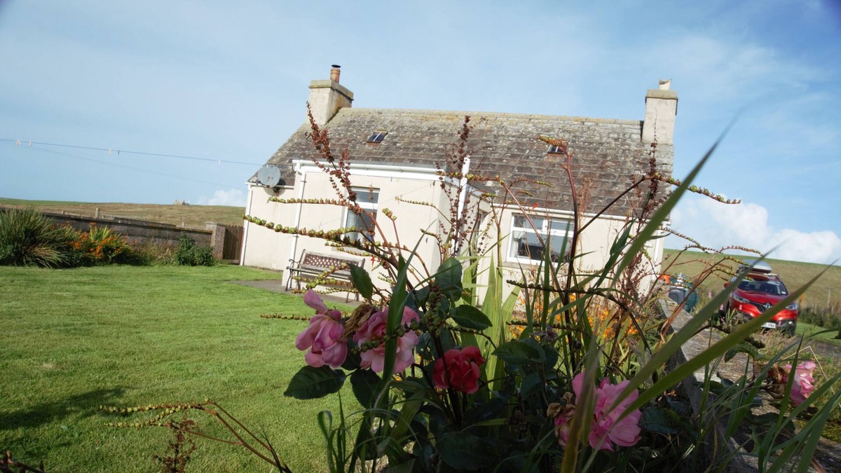South Ronaldsay House | THE CROFT-3 Bed Holiday Cottage, stunning location, short walk to beach, Pets OK