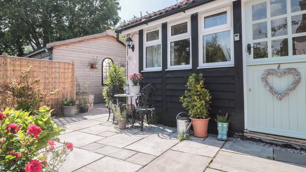 Muchelney Cottage | THE CROFT RETREAT, family friendly, with a garden in Curry Rivel