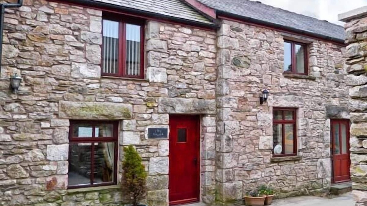 Urswick Cottage | THE CROOK, character holiday cottage, with a garden in Great Urswick