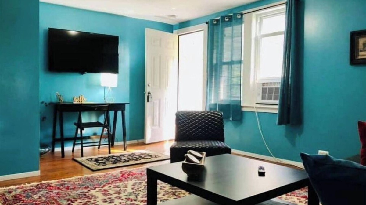 Algonac Apartment | The Crooked House