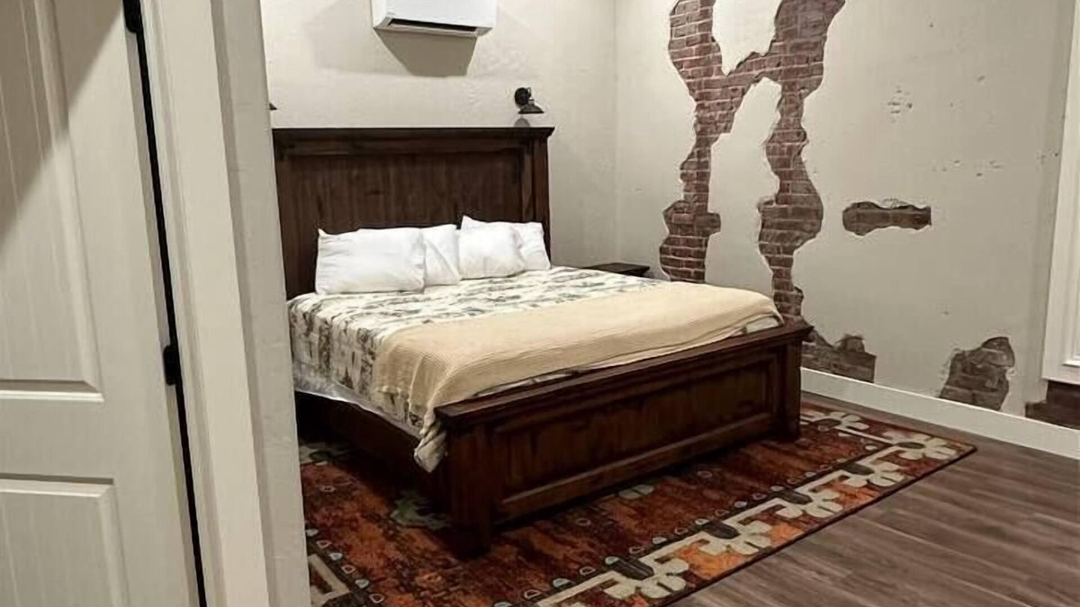 Pawhuska Apartment | The Cross Bell Downtown 202
