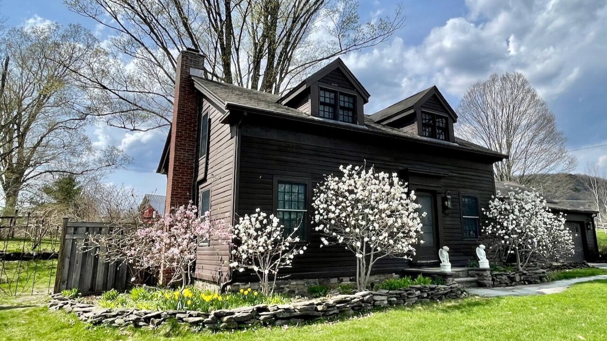 Fly Creek House | The Crow and Stone- Curated Country Escape