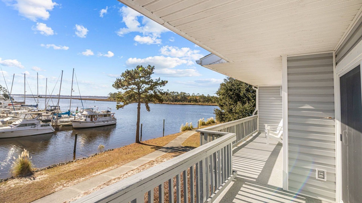 Fairfield Harbour Condo | The Crow's Nest