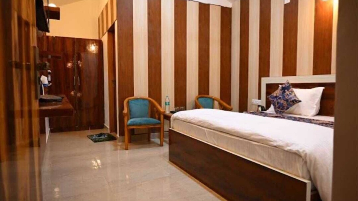 Murthal Hotel | The Crown Hotel