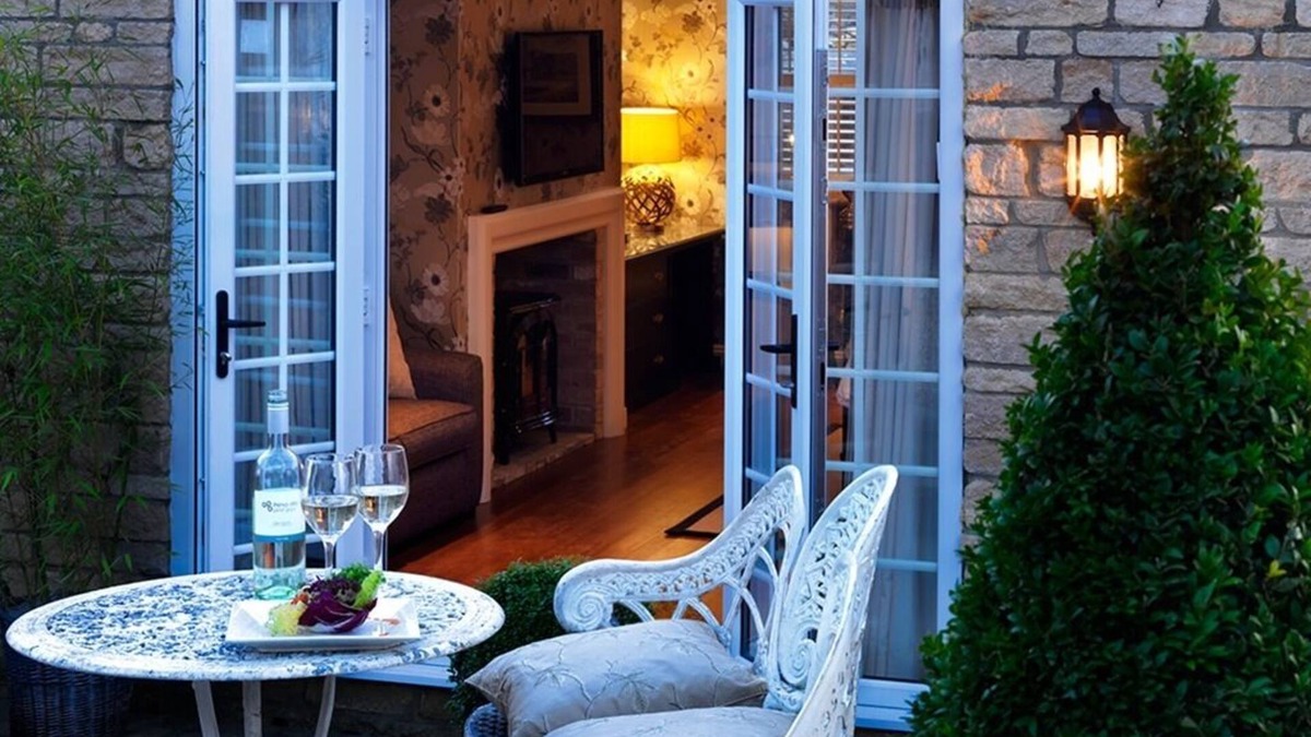 Elton Hotel | The Crown Inn