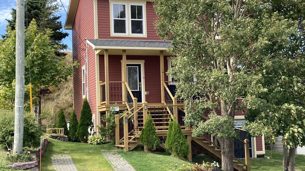Trinity House | The Crows Nest - Top Guest Rated Luxury Vacation Home in the Heart of Trinity