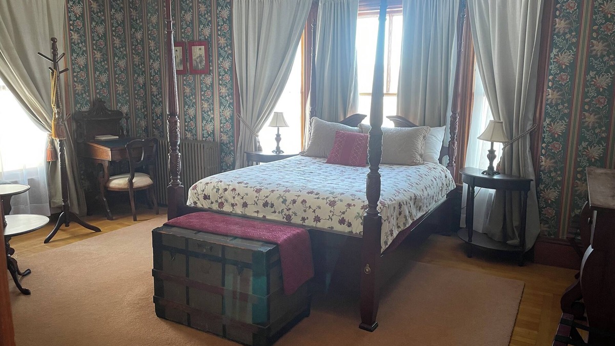 Guilford Bed & Breakfast | The Cummings Room - Queen Bed - The Guilford Bed & Breakfast