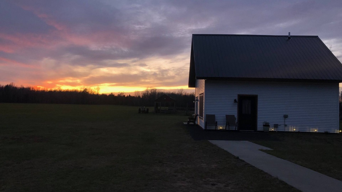 Saxon Cottage | The Curry Cottage- Country-Snowmobile trail accessible