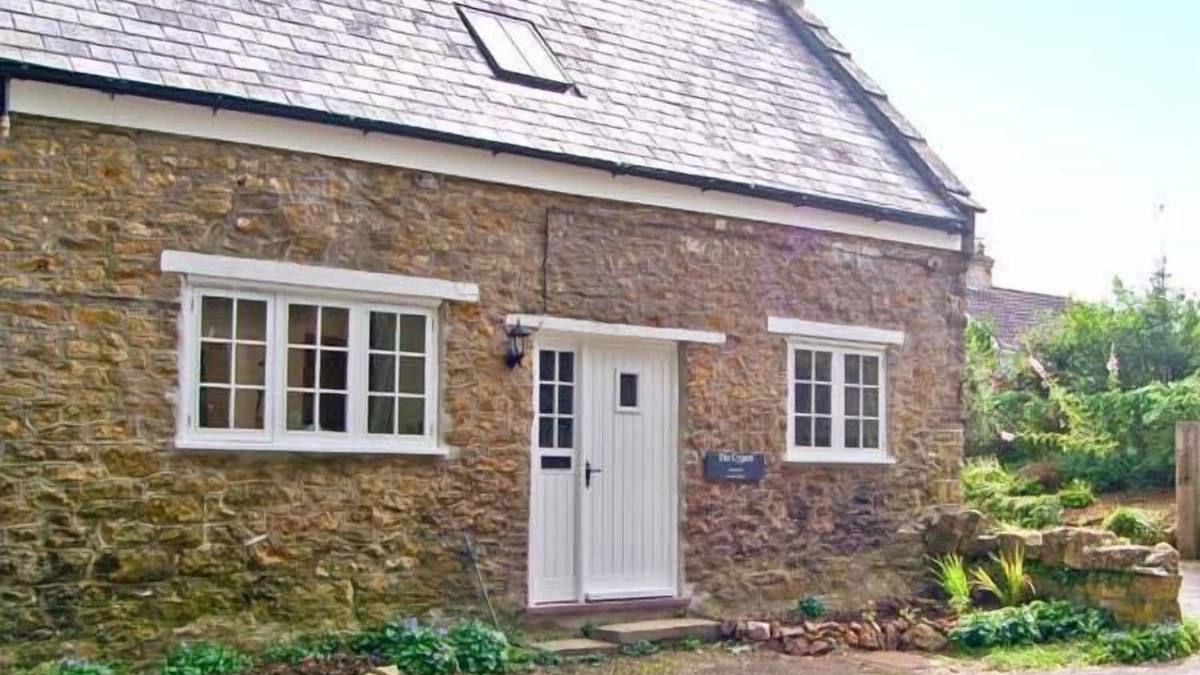Haselbury Plucknett Cottage | THE CYGNET, family friendly, with open fire in Haselbury Plucknett