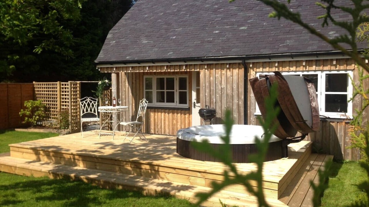 Loch Tay Cottage | The Dairy Cottage, Loch Tay, Hot Tub & Garden