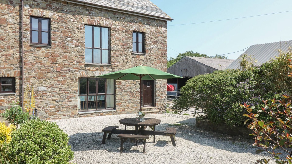 Bude Cottage | THE DAIRY, family friendly, with a garden in Bude
