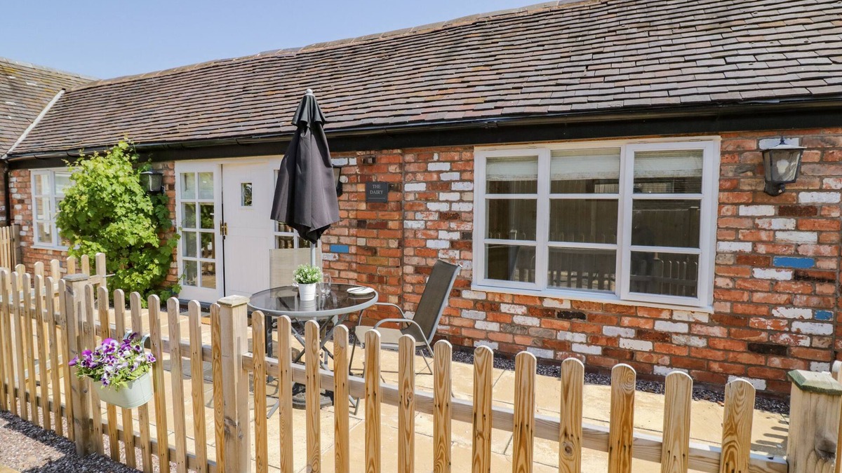Sutton Cheney Cottage | THE DAIRY, pet friendly, character holiday cottage in Market Bosworth