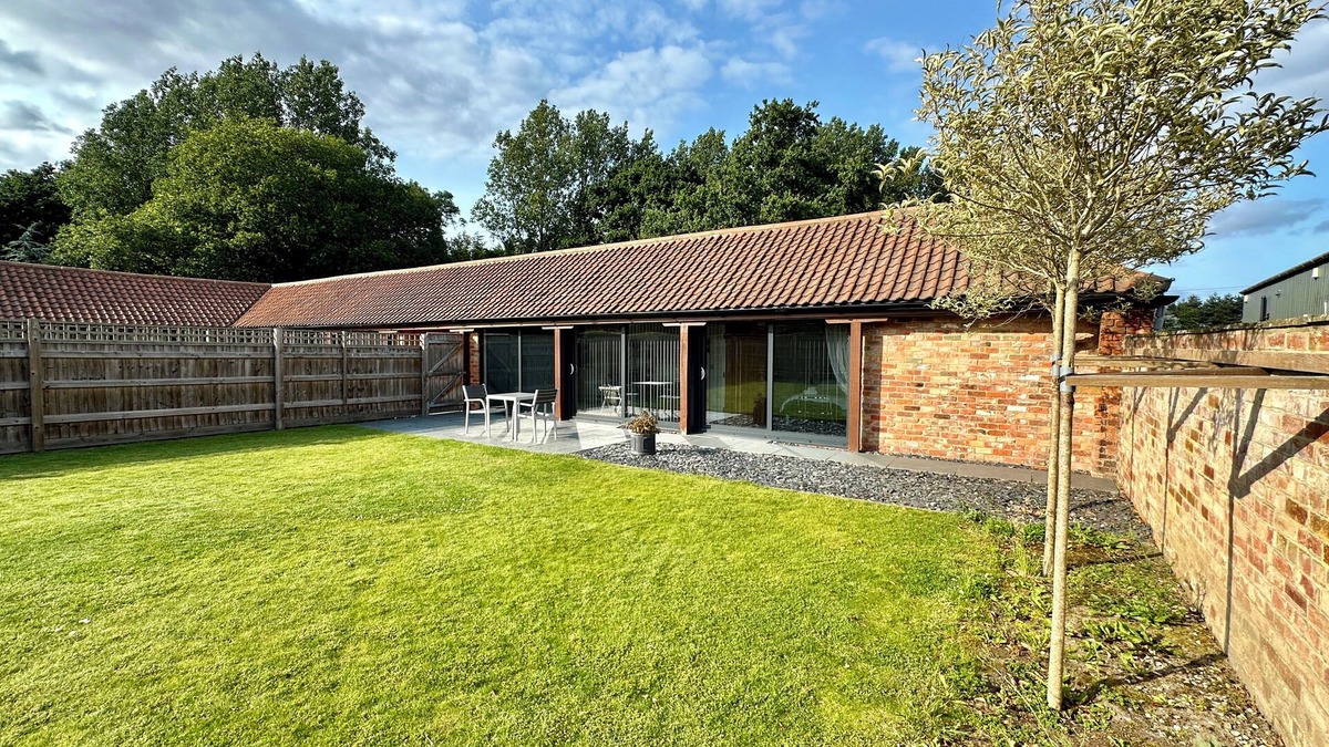 Brigg Cottage | THE DAIRY, romantic, country holiday cottage, with open fire in Brigg