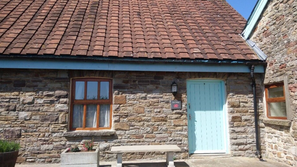 Port Talbot Cottage | The Dairy - Tyn Cellar Barns
