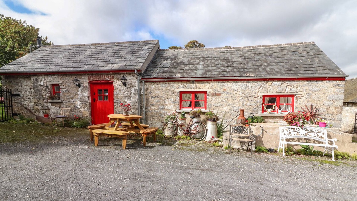 Ardfinnan Cottage | THE DAIRY, with open fire in Ardfinnan, County Tipperary