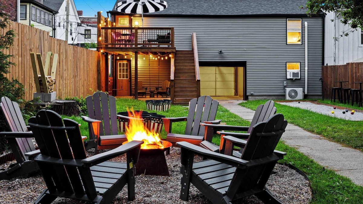 Cherokee Triangle House | The Daisy Carriage House: Luxe Stay w/Game Room
