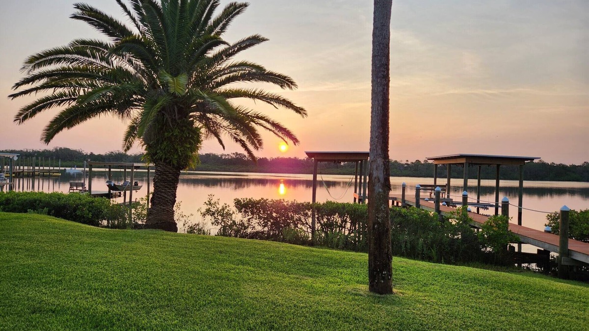 Edgewater House | The Dancing Dolphin Retreat