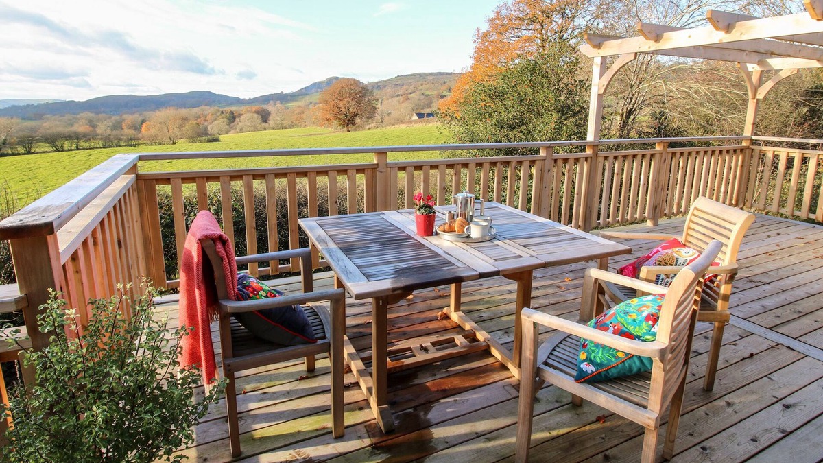 Hyssington House | THE DANISH HOUSE, pet friendly, with open fire in Church Stoke