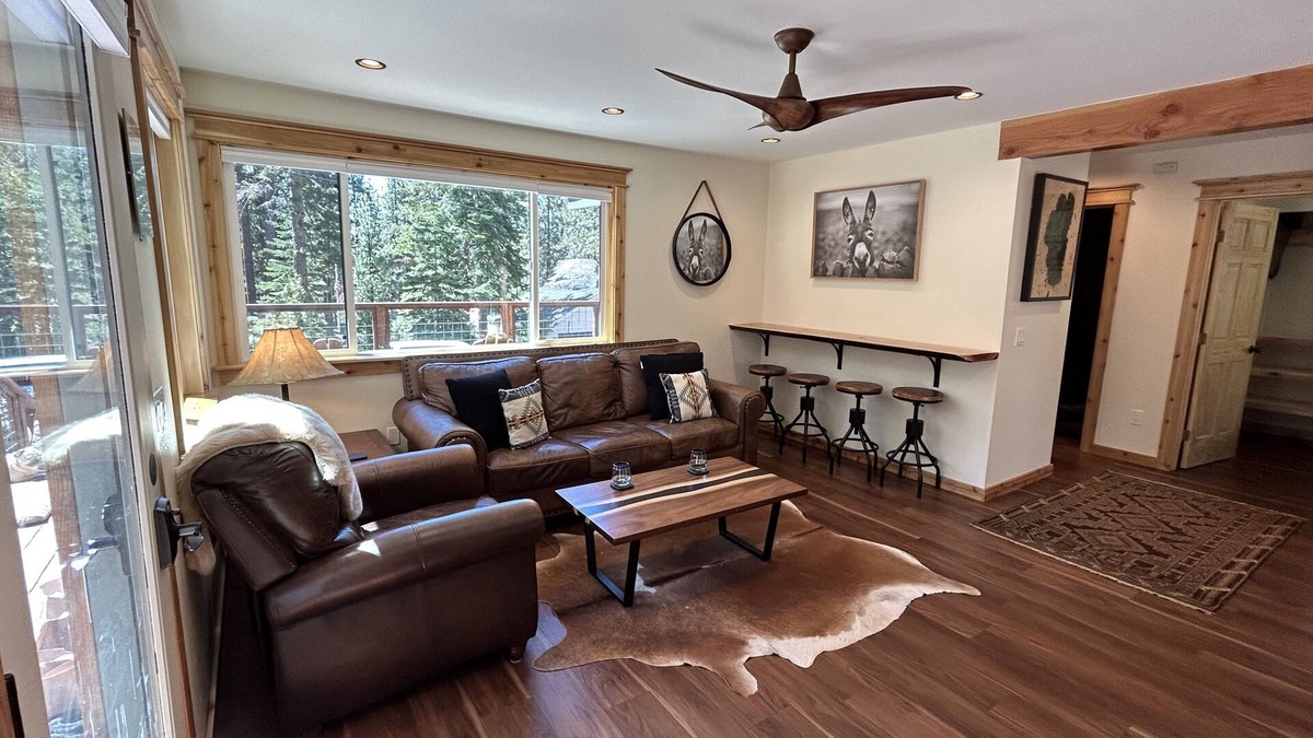 Brockway House | "The Deck" at Speedboat Beach - Walk to the lake
