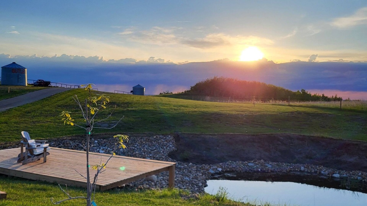 Batoche Cottage | The Deck House - Luxury Getaway