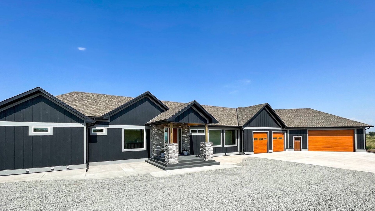Brule House | The "Deckhouse" Lakehouse Estate at Lake Mac