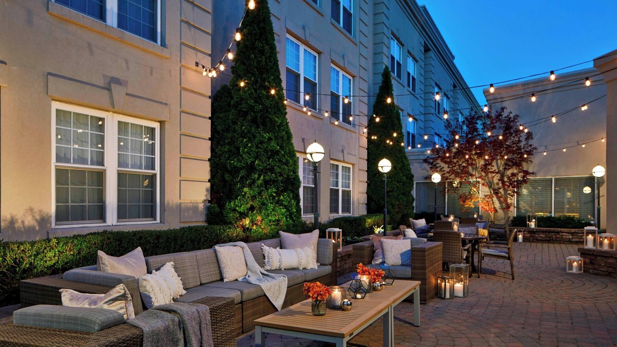 Pittsford Hotel | The Del Monte Lodge Renaissance Rochester Hotel & Spa