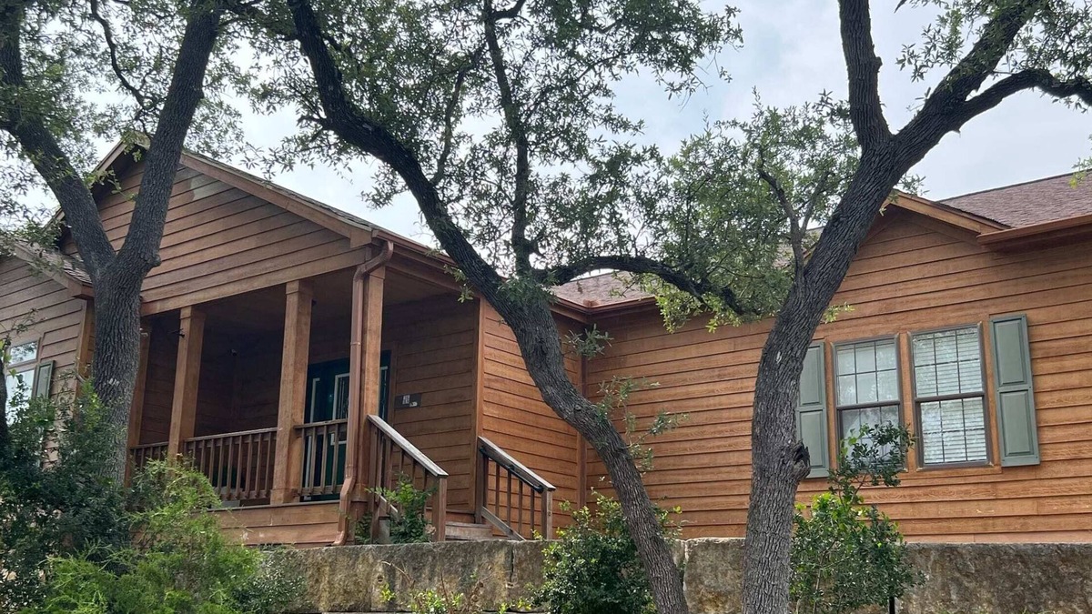 Cross Mountain House | The Den - Family friendly, Close to Fiesta Texas