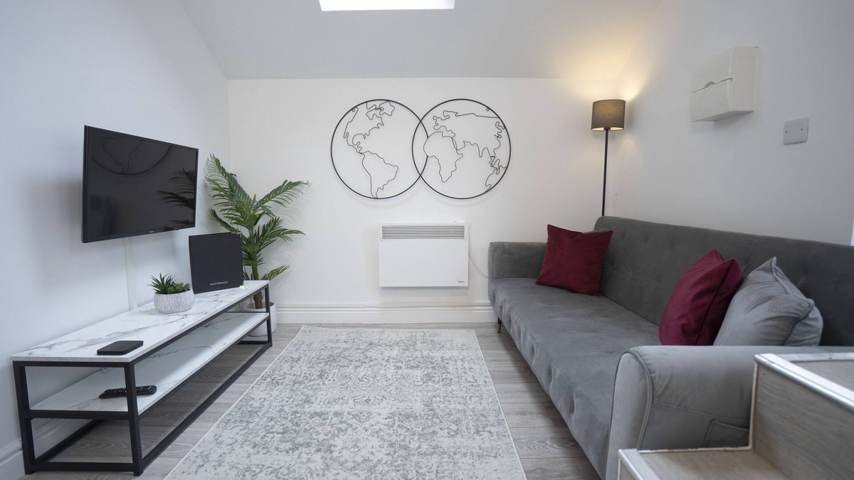 Mill Road Apartment | The Den - King BED 5 min Walk to City Centre