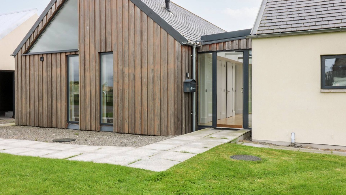 Westhill Cottage | THE DEN, pet friendly, with open fire in Westhill