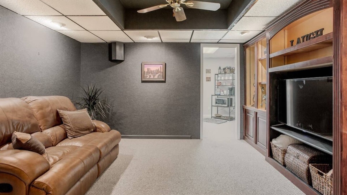 Buford House | The Den/PVT Basement/Media Room/Near Mall/Sleeps 5