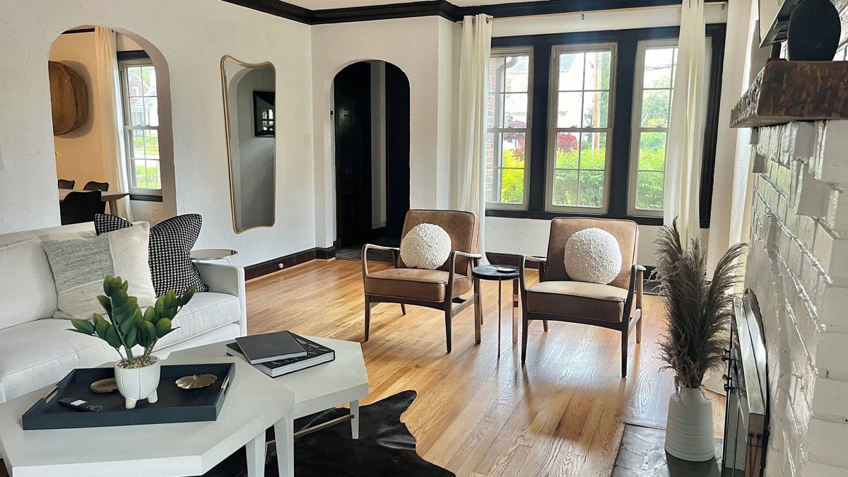 High Point House | The Designers Den-Sleeps 10, Pets ok, 5min to IHFC & HPU, Emerywood!