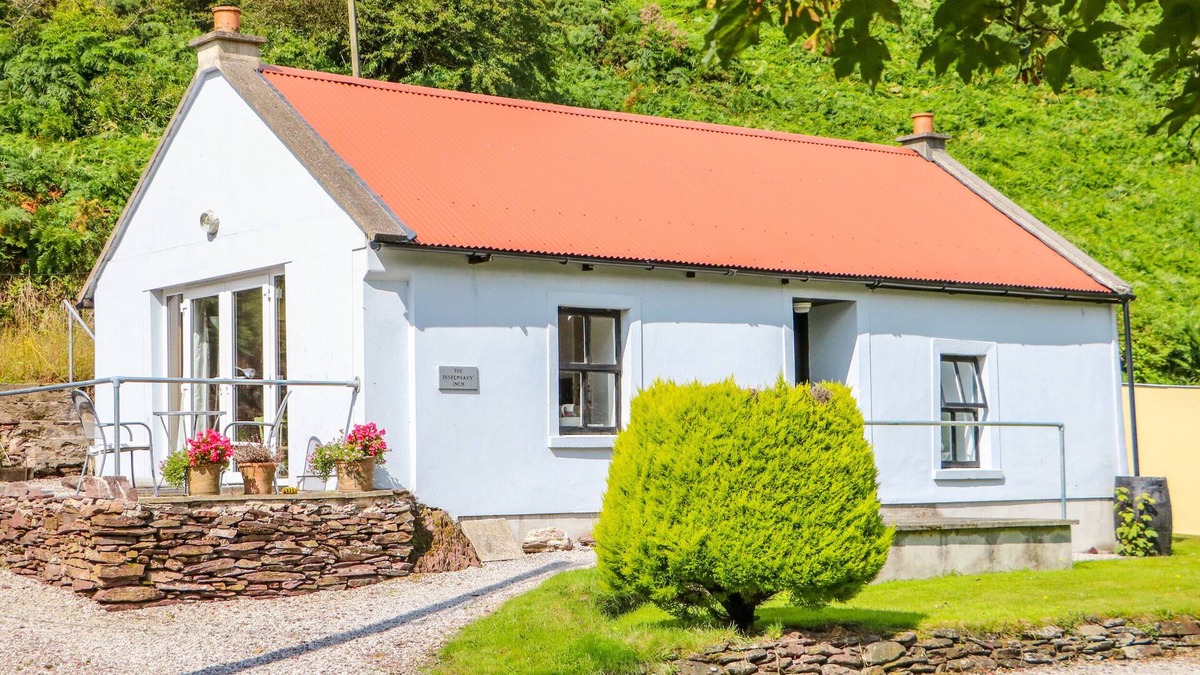 Killeagh Cottage | THE DISPENSARY, pet friendly, with a garden in Killeagh, County Cork