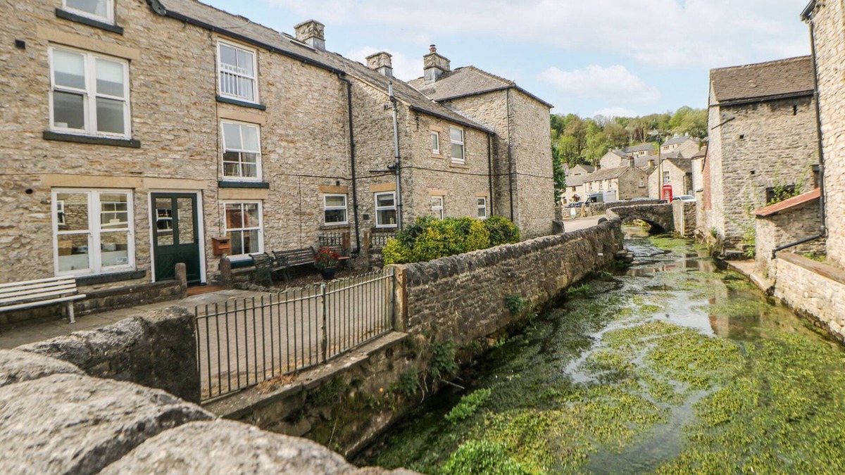 Hope Valley House | THE DISPENSARY, pet friendly, character holiday cottage in Bradwell