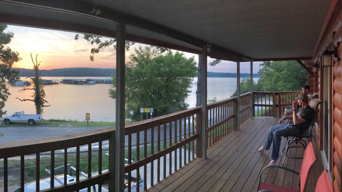 Diamond City Cabin | The Dock Holiday Cabin- 3 bed 3 Bath- Sleeps 6 1800