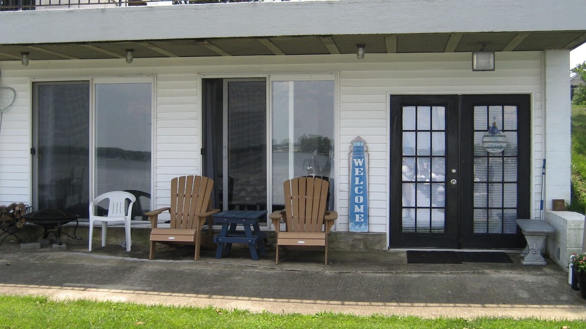 Edgewood Apartment | The "Dock House"