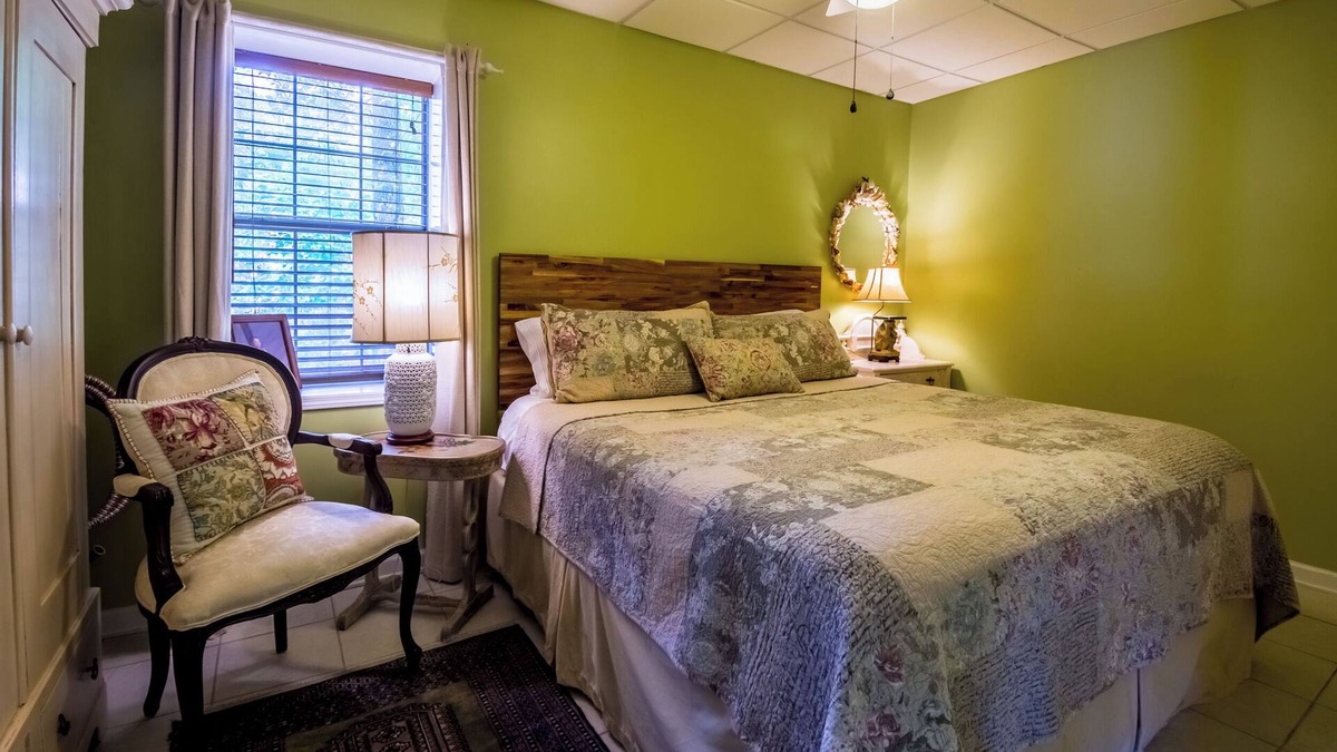 Crane Hill Apartment | The Dock Suite at Smith Lake, Alabama