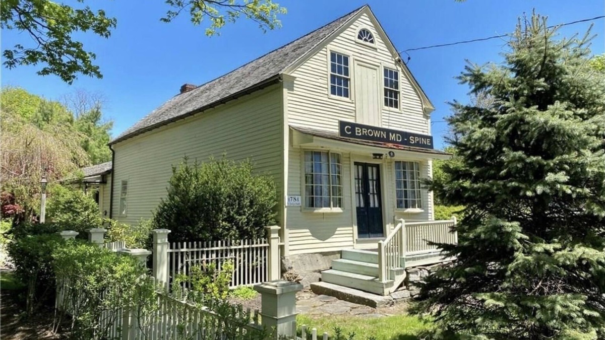Litchfield Historic District House | The Doctor's 1781 House on the Litchfield Green