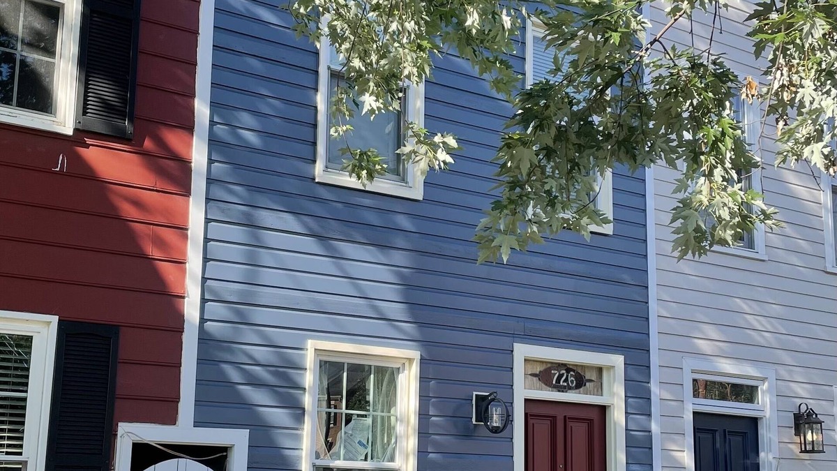 Southwest Quadrant House | The Dog House, a convenient stylish 2BR townhouse in charming Old Town